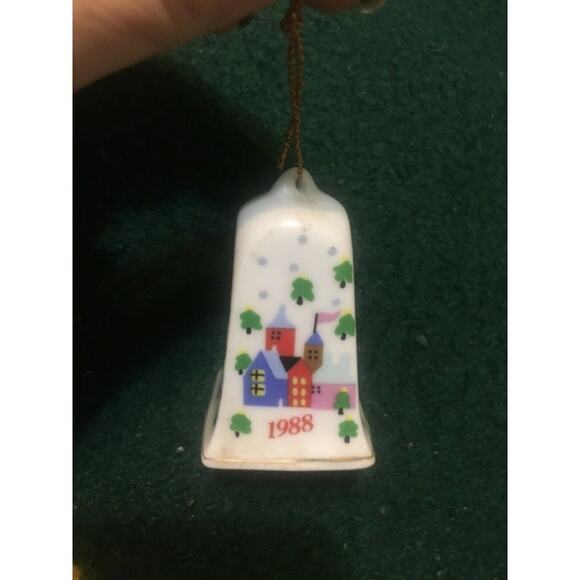 Vintage Christmas Ornament Bell Hand Painted Village 1988 - Picture 1 of 8